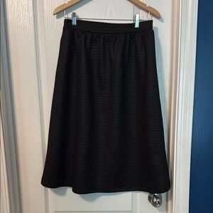 Tyche Elegant Black Midi Skirt